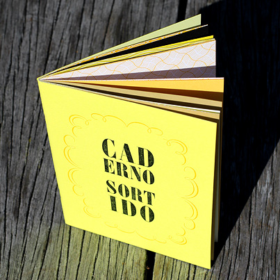 tipografia caderno sortido amarelo